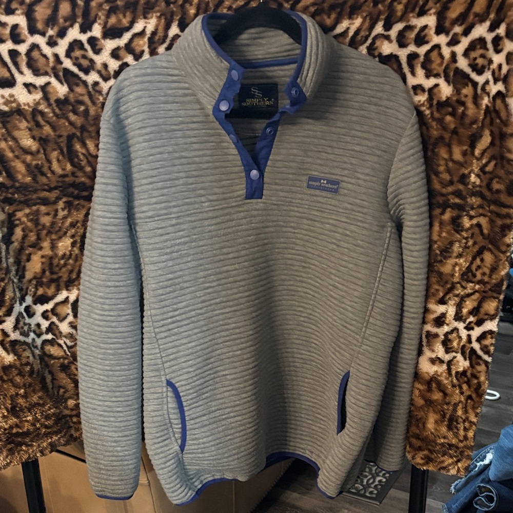 Simply Southern women’s pull over button up top XL